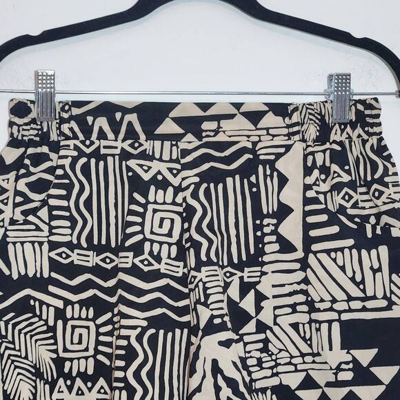 Everly Black and Tan Tribal print Pull-on Shorts Size Medium Black Print Shorts - Picture 2 of 6